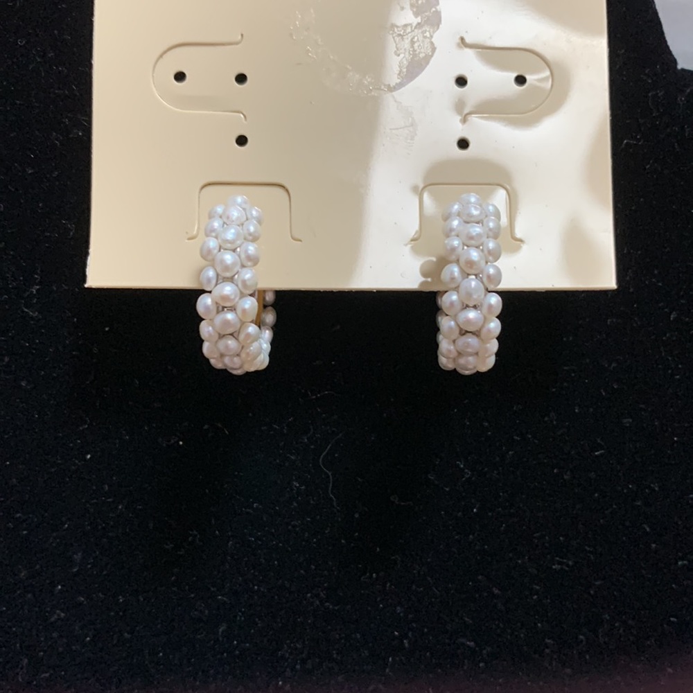 Host Pick ⭐️JTV 3 row mini pearls,925 silver 1” hoop earrings & vintage necklace - Picture 6 of 9